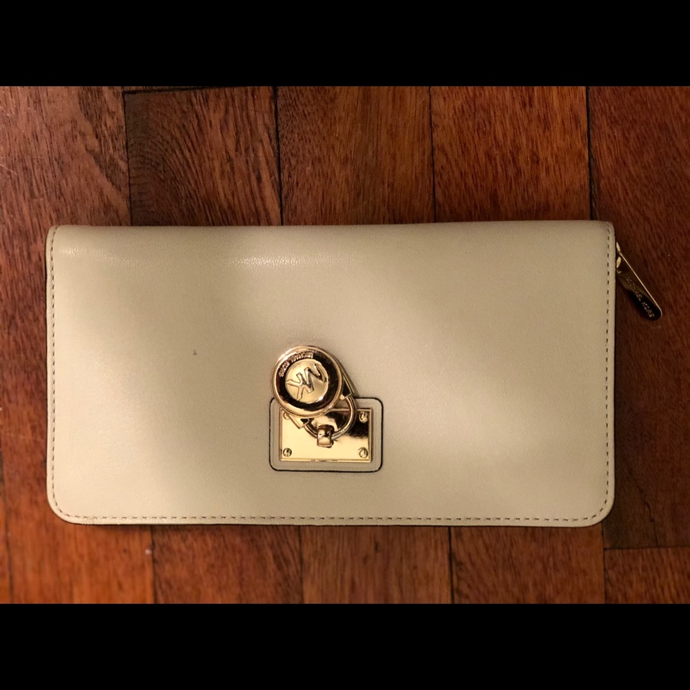 Micheal Kors wallet